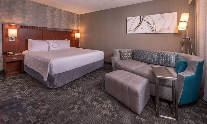 Columbia Hotel | Best Value, Quality Stay! Near Hyper Kidz, Pets are Allowed Here, w/Pool!