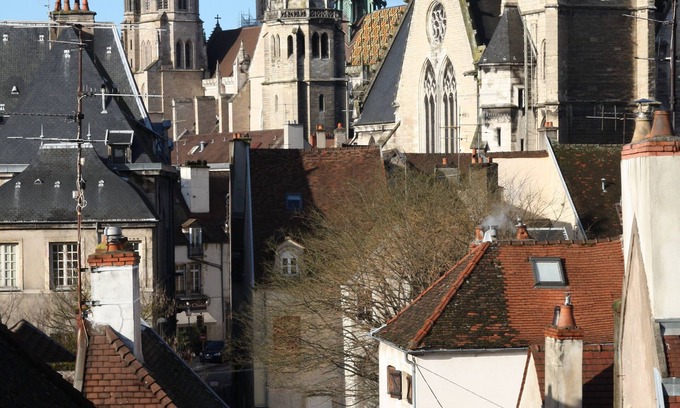 Centre Sud Apartment | Best View In Dijon. Large (90 sq/m) 2 Bedroom Airconditioned Apartment.