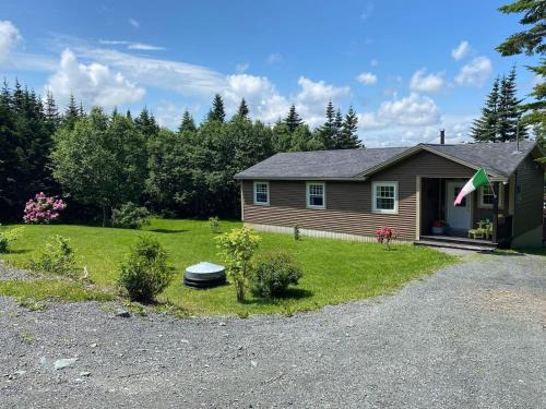 Brigus Junction House | Best View Wonderland-cozy Cabin On Pond