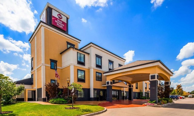 South Oklahoma City Hotel | Best Western Plus Barsana Hotel & Suites