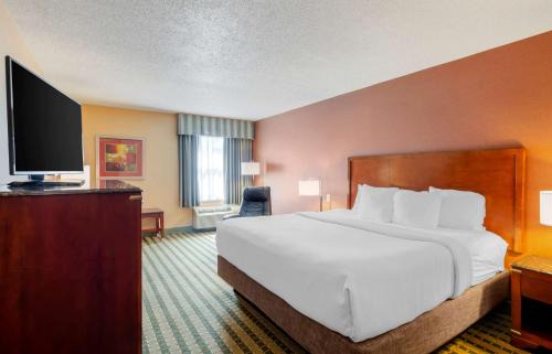 Roanoke Hotel | BEST WESTERN PLUS Inn at Valley View