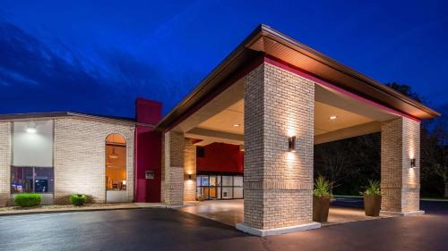 North Canton Hotel | Best Western Plus North Canton Inn & Suites