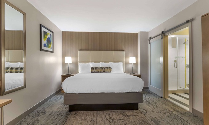 Tenderloin Hotel | Best Western Red Coach Inn