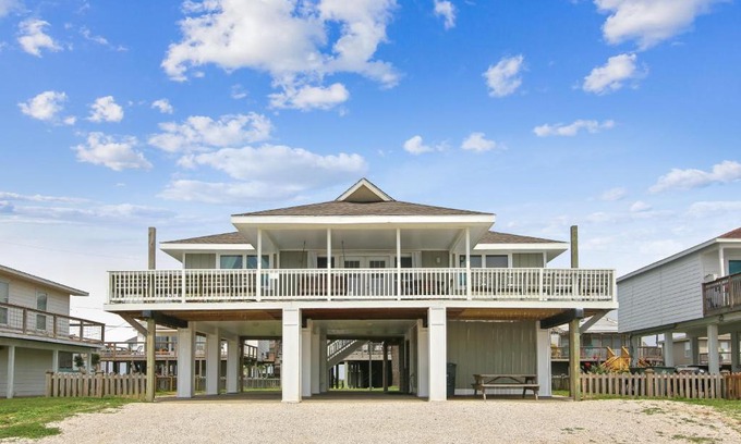 Bermuda Beach House | Betsy's Beachfront Cottage