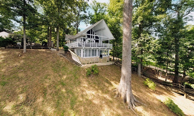 Negreet House | Better Knott miss this View! Lake Front home on Toledo Bend with boat launch.