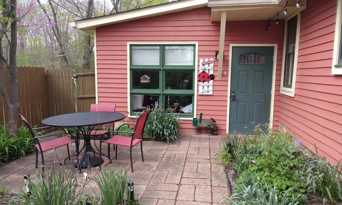 Nashville Cottage | Betty Lou's Garden Guest Suite
