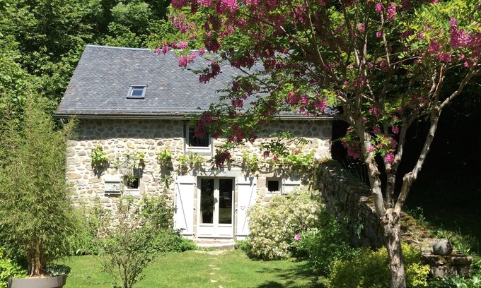 Saint-Julien-pres-Bort House | Between lakes and forests, the Ardoisette charming cottage *** in a 1 ha property