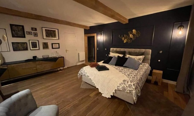 Vendresse Apartment | Between ruins and castle., Chambre d'hôte avec lit king size
