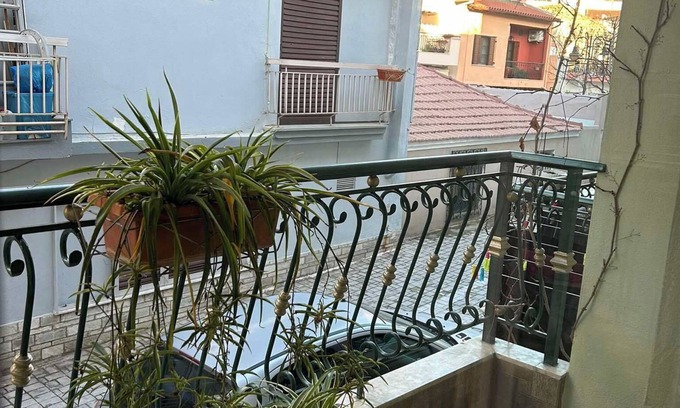 Sykies Apartment | Between the walls and quiet neighborhood of OldTown and the crowded city center