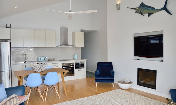 Queenscliff House | between two beaches -Freshwater and Manly