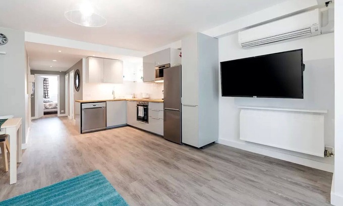 Villejuif Apartment | Beutiful Apartment near Paris with AC and Parking