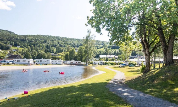 Gvarv Cabin | Beverøya Hytteutleie og Camping
