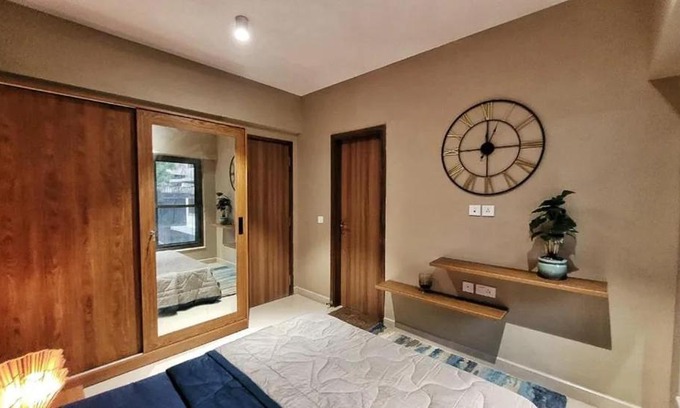 Rajkot House | Bhavnagar Rd Suite with AC