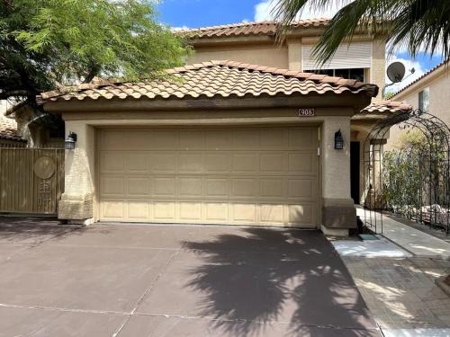 Summerlin House | Big 4 Bedroom Property with a Pool