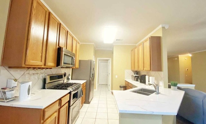 Cat Hollow House | Big Backyard * Fully Furnished*3 BR 2 Bath Home
