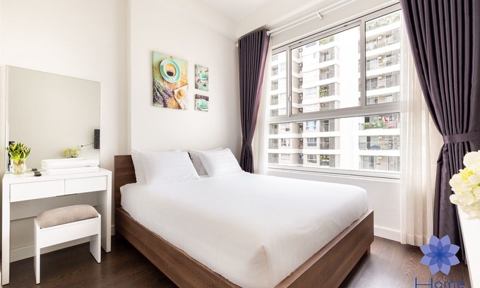 Tan Binh Apartment | Big balcony 2Brs Apt w/Free Gym & Pool