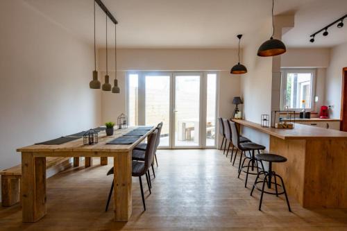 Assebroek House | Big Baron