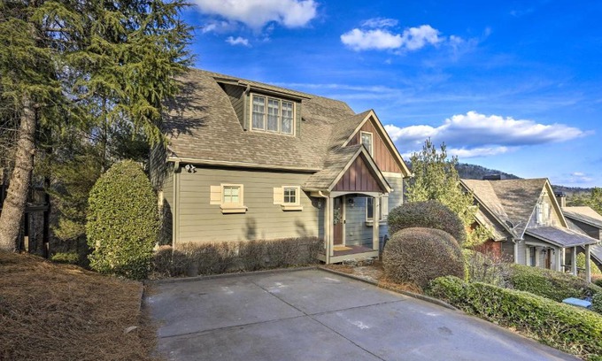 Big Canoe House | Big Canoe Escape with Game Room, Deck and Hot Tub!