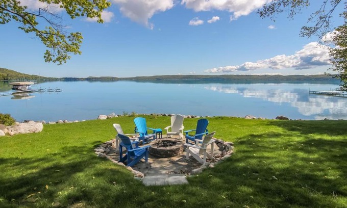 Glen Arbor House | Big Glen Lakefront in Glen Arbor