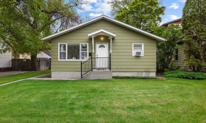 Central - Terry Apartment | Big Green Charming Retreat