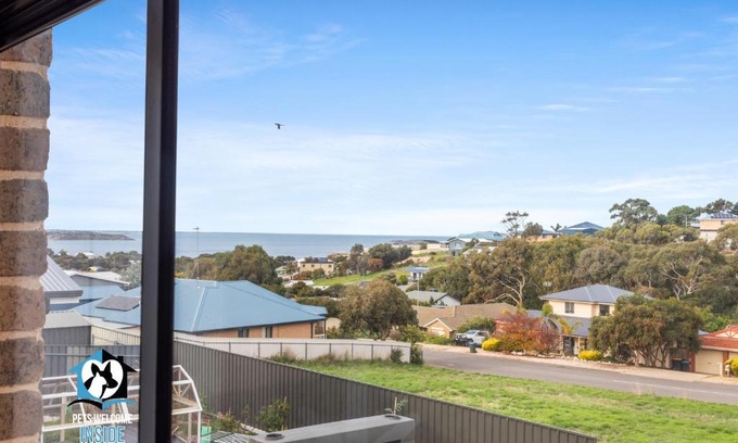 Encounter Bay House | Big House with Views and Fab Pop Culture Vibe