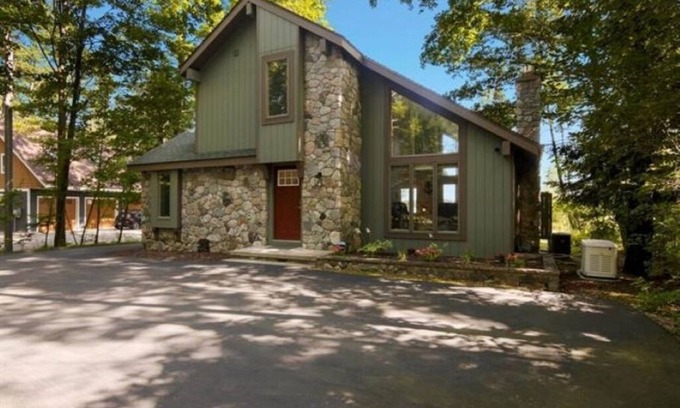 Lake Township House | Big Platte Lakefront Cottage