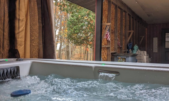 Canadian Lakes House | Big Red! Modern clubhouse with Hot Tub! Walking distance to Castle - 4 bedrooms
