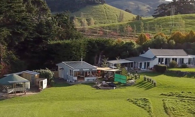 Christchurch District House | Big Sky Retreat - beautiful house and glamping yurts overlooking Akaroa Harbour.