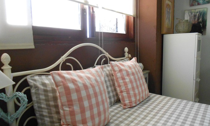 Albergaria-a-Velha Bed & Breakfast | Big Sunny Triple Bedroom with private wc