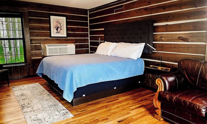 Lake Itasca Hotel | {Big Timbers} Lodging next to North Entrance of Itasca State Park
