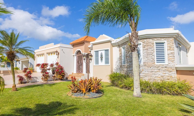 Aceitunas House | "Big Vacation House: Your Home Away From Home!"