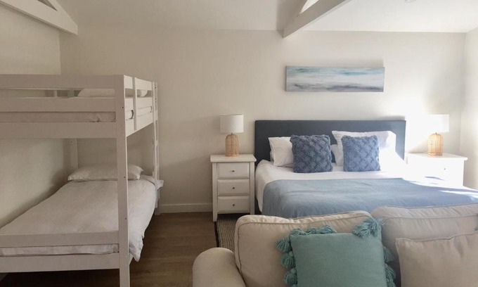 Freshwater Ski Chalet | Bijoux Beach House