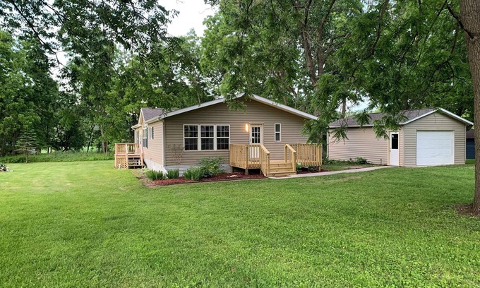 Peterson House | Bike trail stay near Lanesboro
