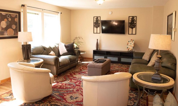 Athens House | Biker Hiker friendly 3 bedroom by Strouds Run State Park