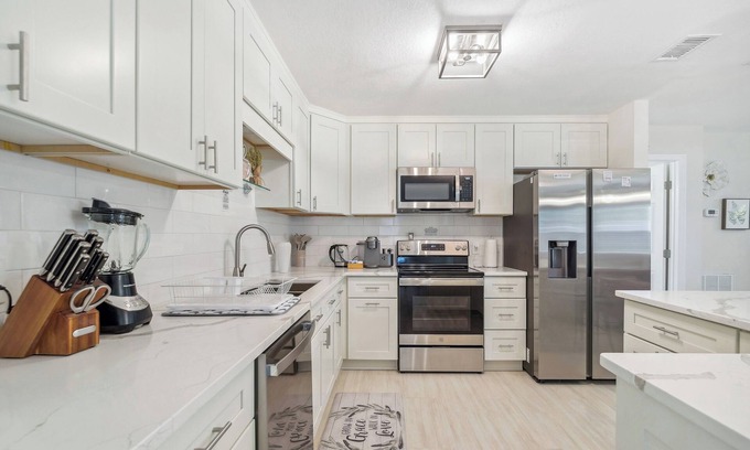 Lecanto Cottage | Bikes, Yard & Fire Pit at Upscale Lecanto Home!