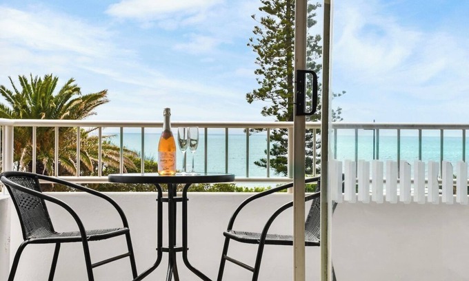 Alexandra Headland Apartment | Bilgola Unit 4 - Amazing Beach Views
