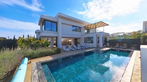 Pernera Villa | Billy's Place Protaras Luxury Villa with private pool with heated pool option for autumn and winter months