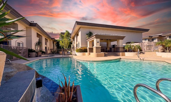 Camelback East Condo | Biltmore Baby! Ground Floor Pool and More!