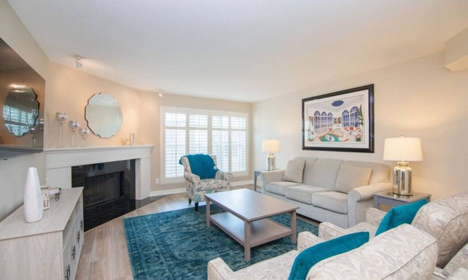 Squaw Peak Vista Apartment | Biltmore Chic Condo by Golf Course & Hiking Trails