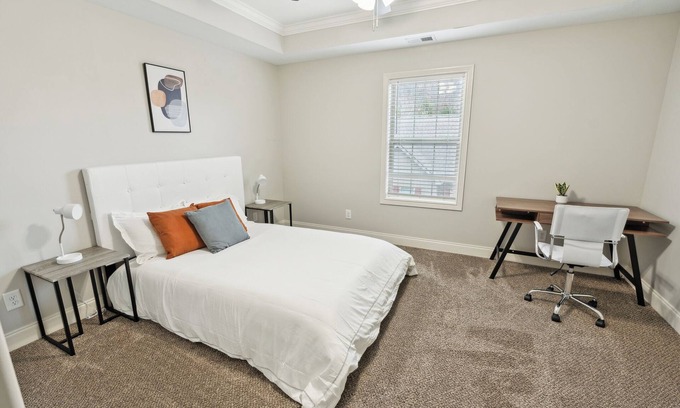 Clarksville Apartment | Biltmore Luxury 1517 #6 Townhomes l 2Bd 2 Bth