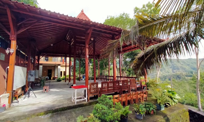 Srimulyo House | Binakarya Homestay Syariah