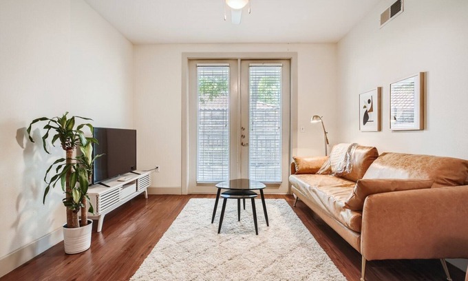 Holly Apartment | Bindel: 1 Bedroom in East Austin, Highly Walkable, Rooftop Views, Pet Friendly!