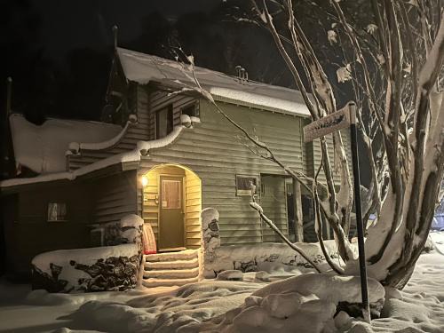Dinner Plain Ski Chalet | Bindi - Alpine Getaways's Chalet at Tower Rd