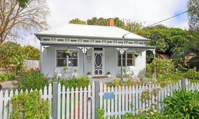 Koroit Cottage | Birch House Koroit - Peaceful, Tranquil & Relaxing