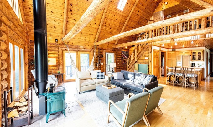 Campbellsport Cabin | Birchwood Lake Log Cabin Retreat