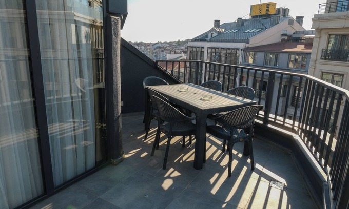 Harbiye Apartment | Bird Nest Suite