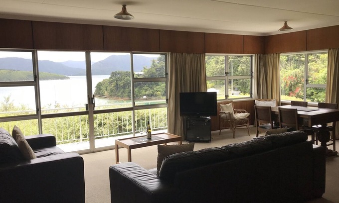 Waikawa Bay Cottage | Bird Song Cottage in Wharetukura Bay-sunny,beach,paradise