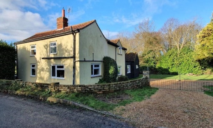 Wenhaston Cottage | Birdhaven - Large Cottage 6.5 miles from Southwold