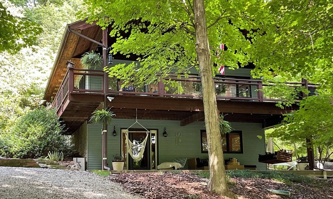 Howard House | Birds Eye Retreat in Apple Valley Lake, Howard, Ohio