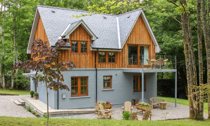 West Laroch House | Bishops Bay Luxury Cottage beside Loch Leven in the Scottish Highlands